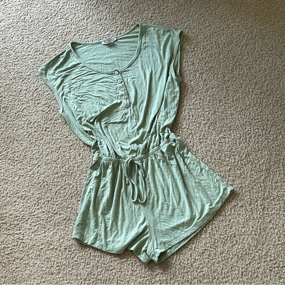 Green T-shirt Button-Up Shorts Romper Fashion Nova XS extra small